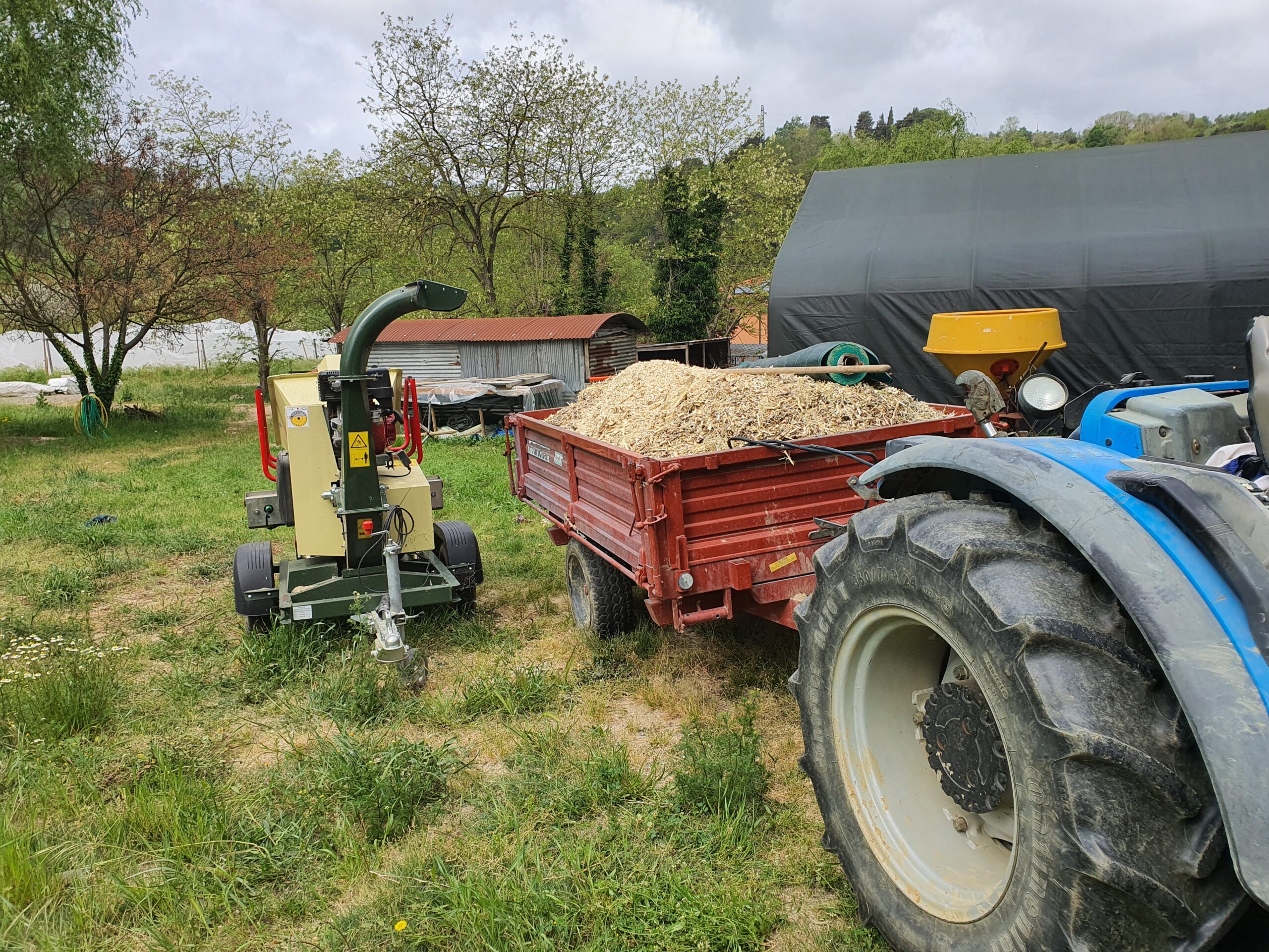 Häcksler und Kipper